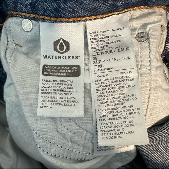 Levi’s Wedgie Straight Cropped Jeans in Carry Kerry Medium Wash Size 26 - Picture 10 of 12